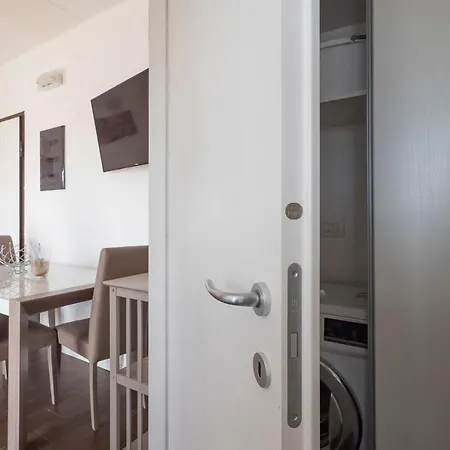 Luxury Near Linate Quintiliano 7 * 米兰